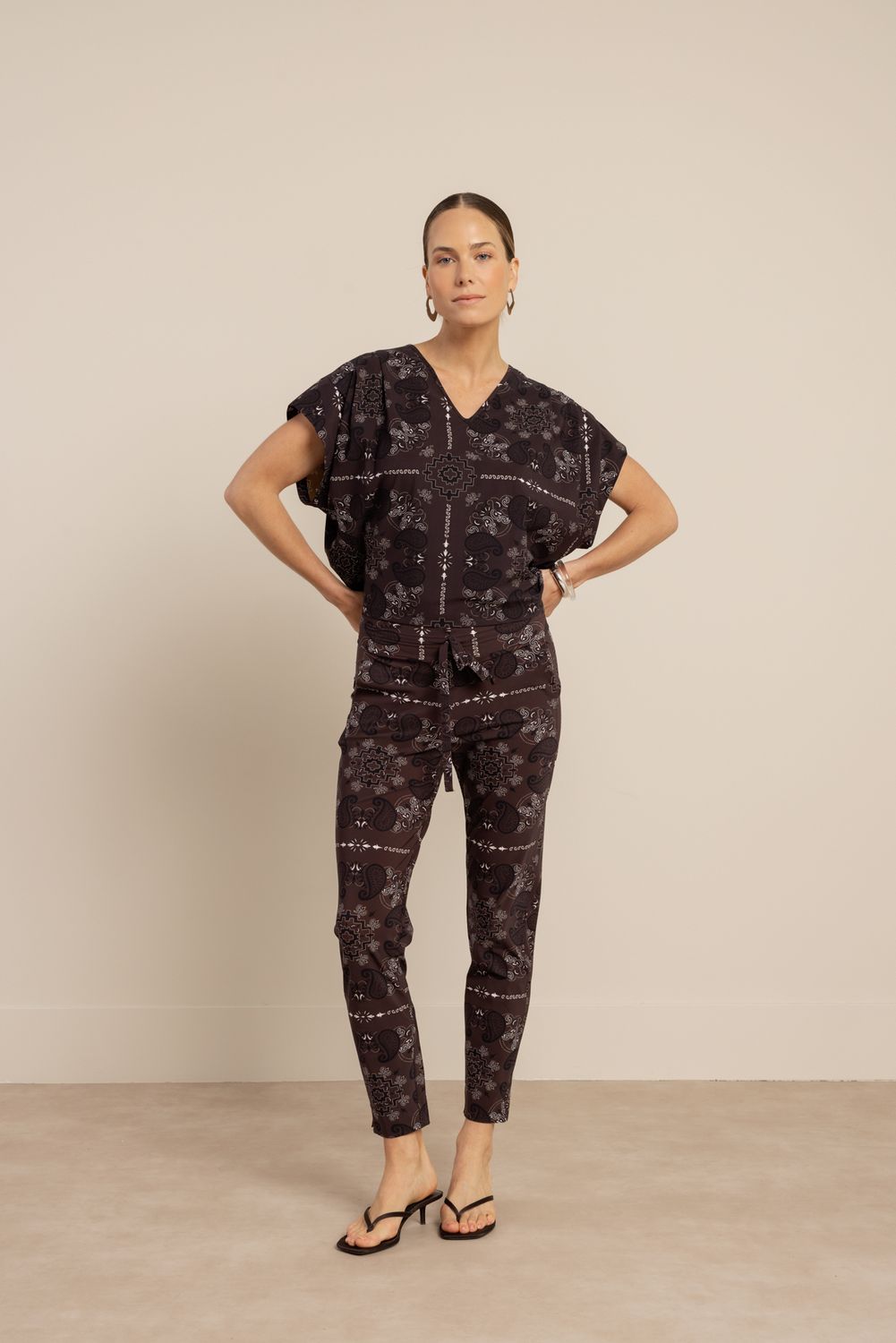 Studio Anneloes Renske paisley vneck top, espresso/kit