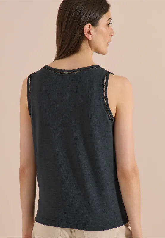 Cecil Top met boothals en kanten details, palm breeze green