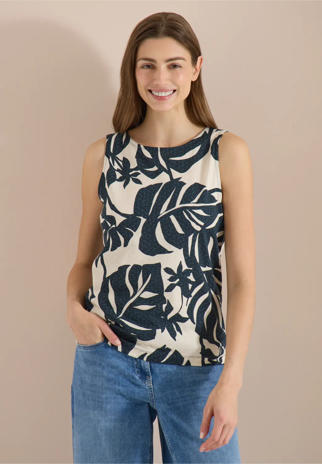 Cecil Top met ronde hals en bladprint, palm breeze green Cecil Top met ronde hals en bladprint, palm breeze green