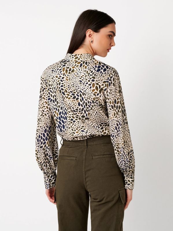 Desoto Pia, leaf mosaic olive