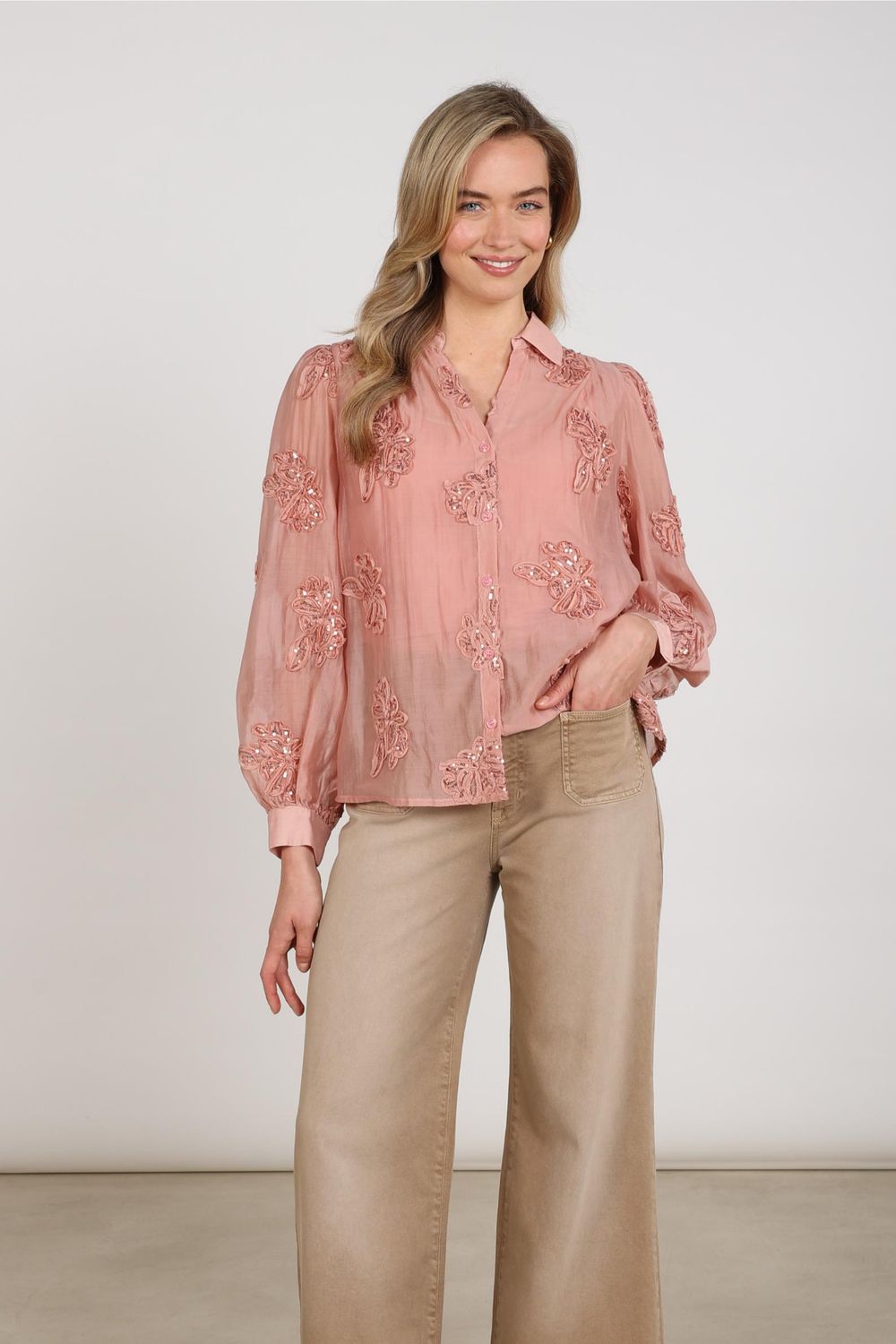 Nukus Antonella Blouse Paillet Flower, Rose Nukus Antonella Blouse Paillet Flower, Rose