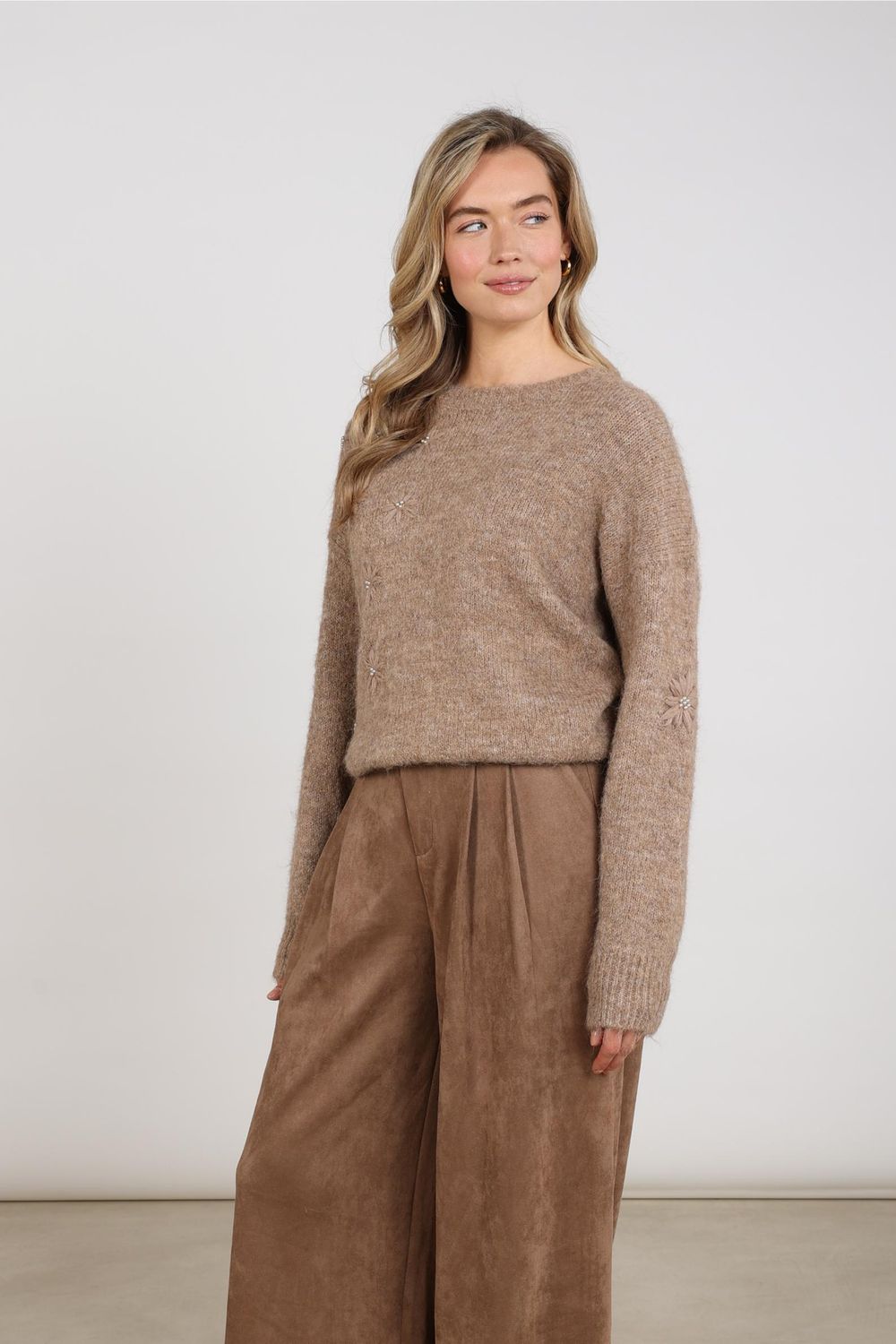 Nukus Konstanza Pullover Flower, Taupe Nukus Konstanza Pullover Flower, Taupe