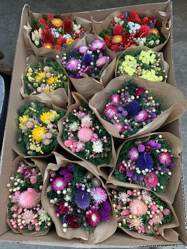 Droogboeketje in verschillende kleuren