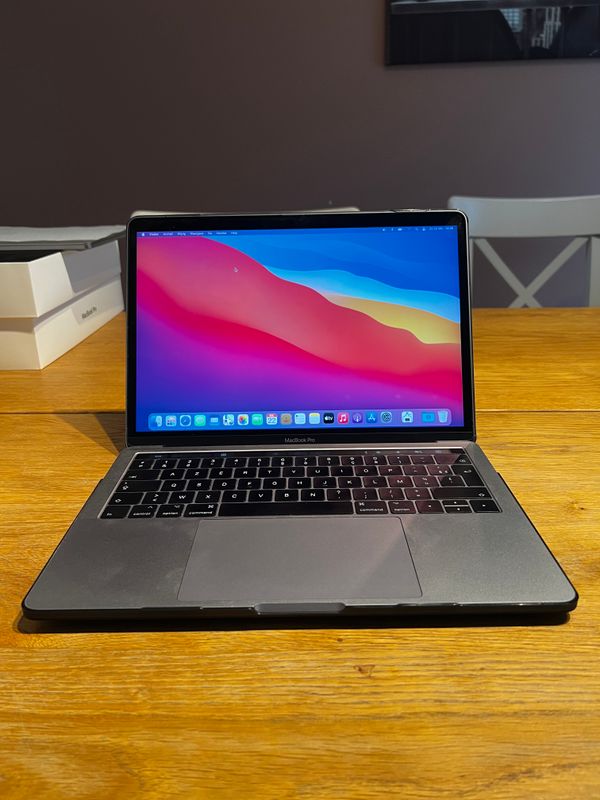 MacBook Pro core I5 -16GB - SSD 256GB - 14 inch - touchbar - met beschermcover