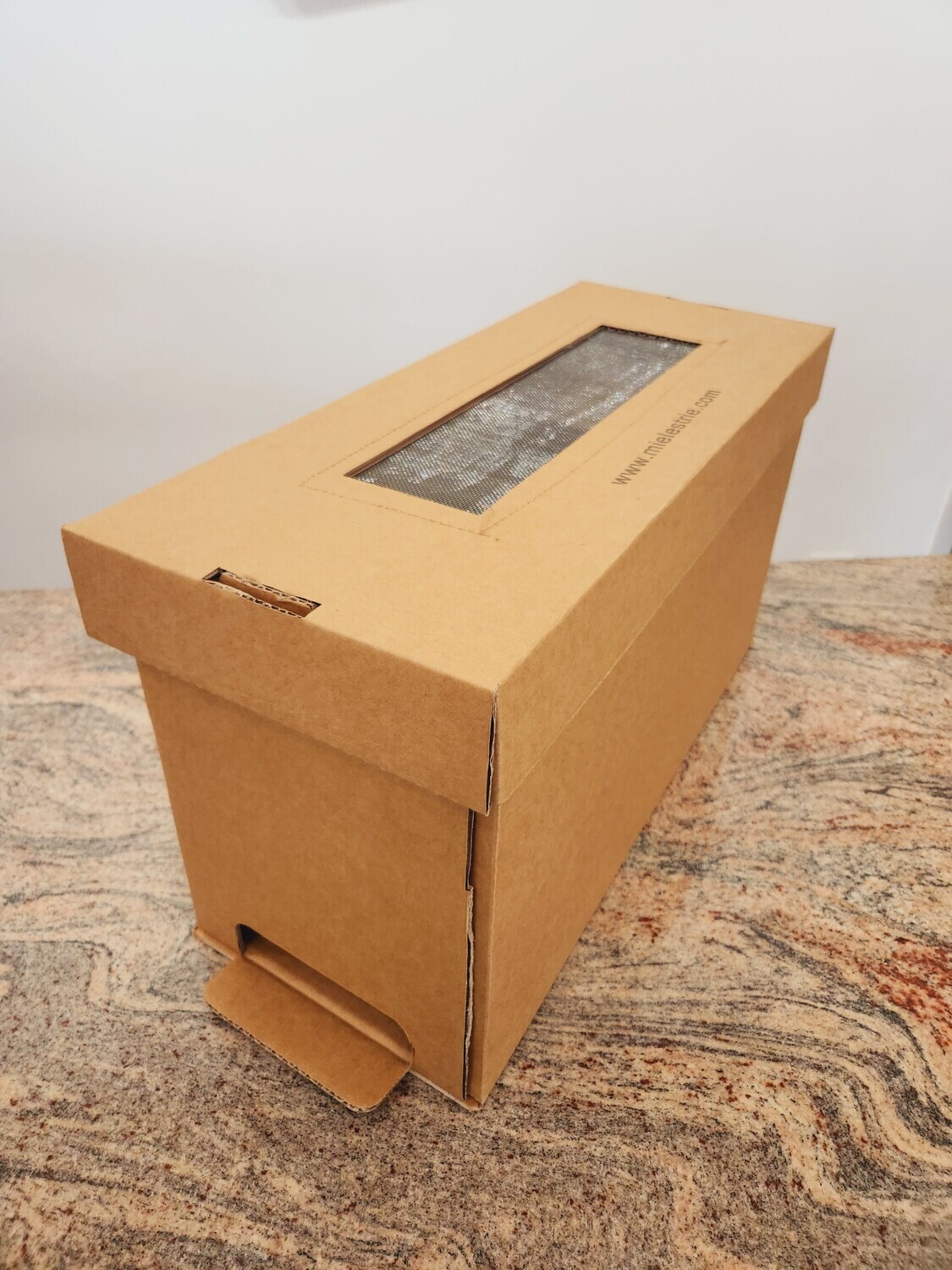 Cardboard Nuc Box vented
