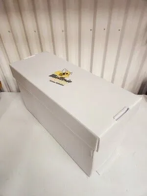 Plastic deluxe nuc box vented