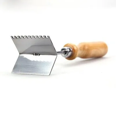 Queen Excluder Scraper