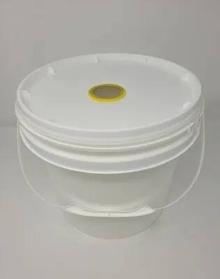11L Bucket feeder