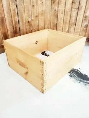 Deep assembled hive box