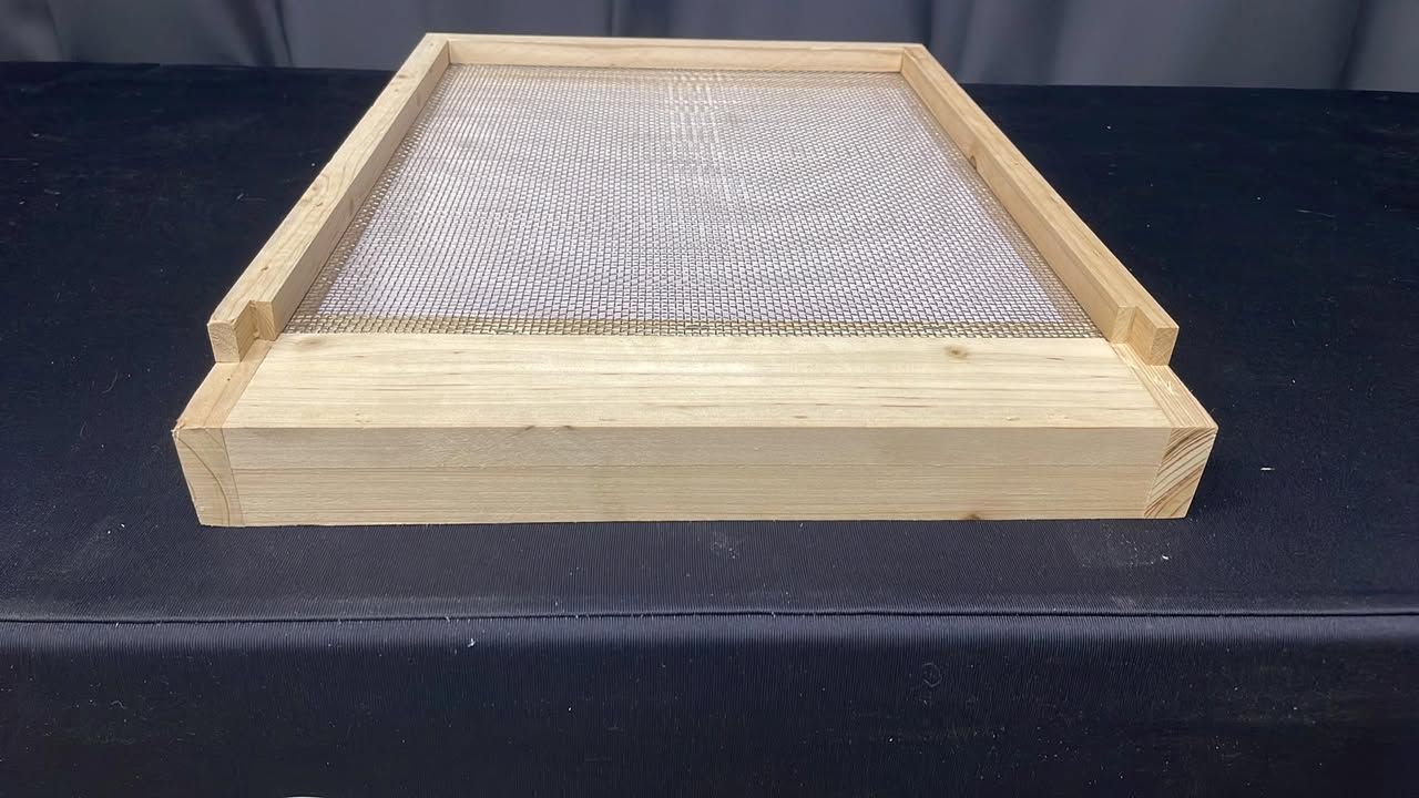 Screened/Apinovar Premium Bottom Board