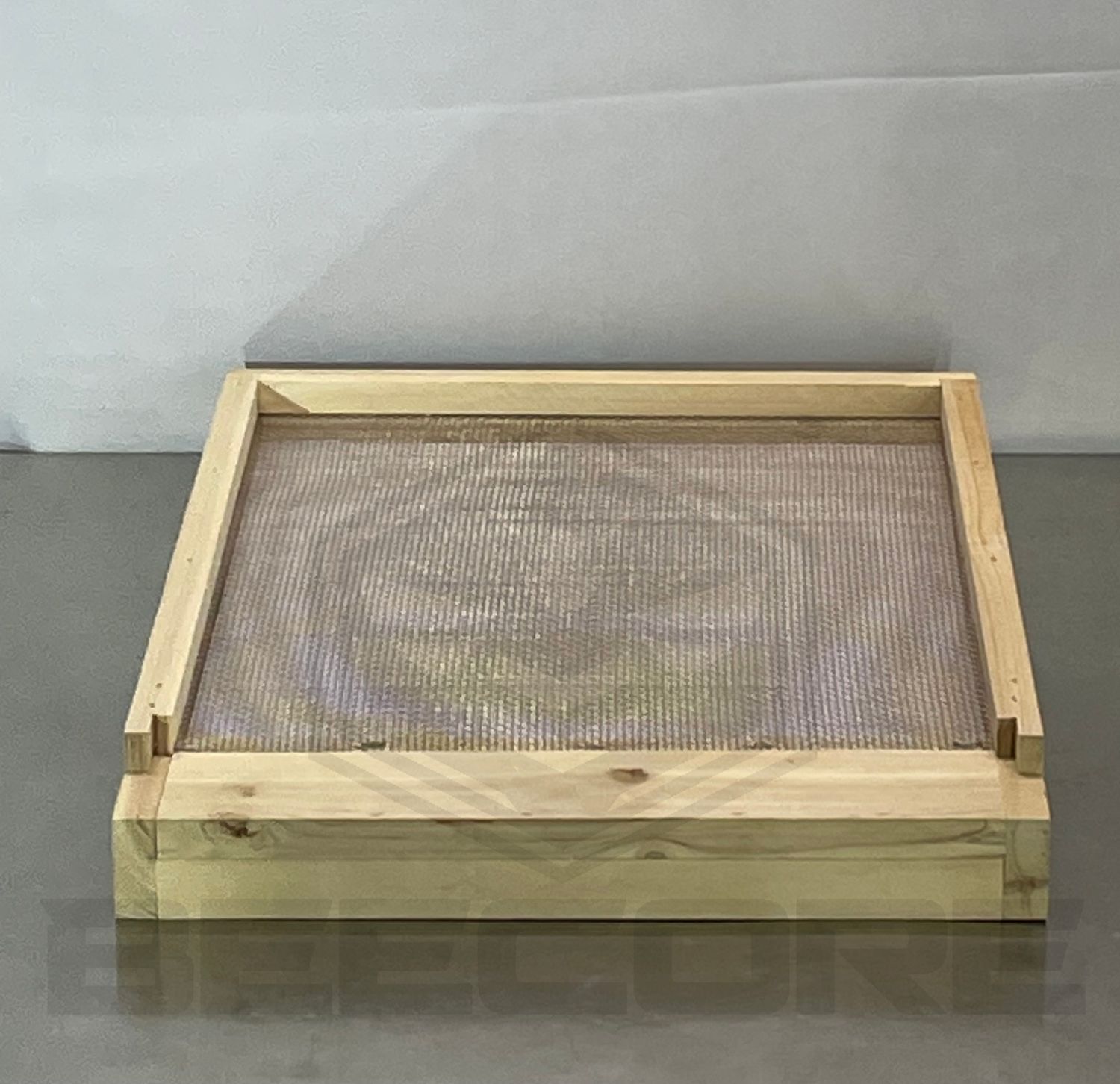 Screened/Apinovar Premium Bottom Board