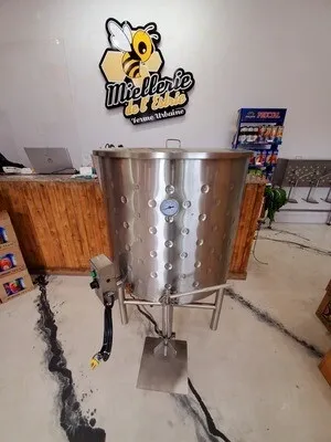 Heated Bottling Tank 660lbs