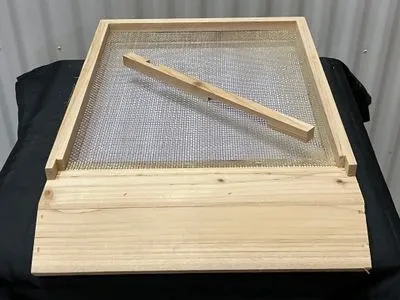 Screened Bottom Board with Landing Board