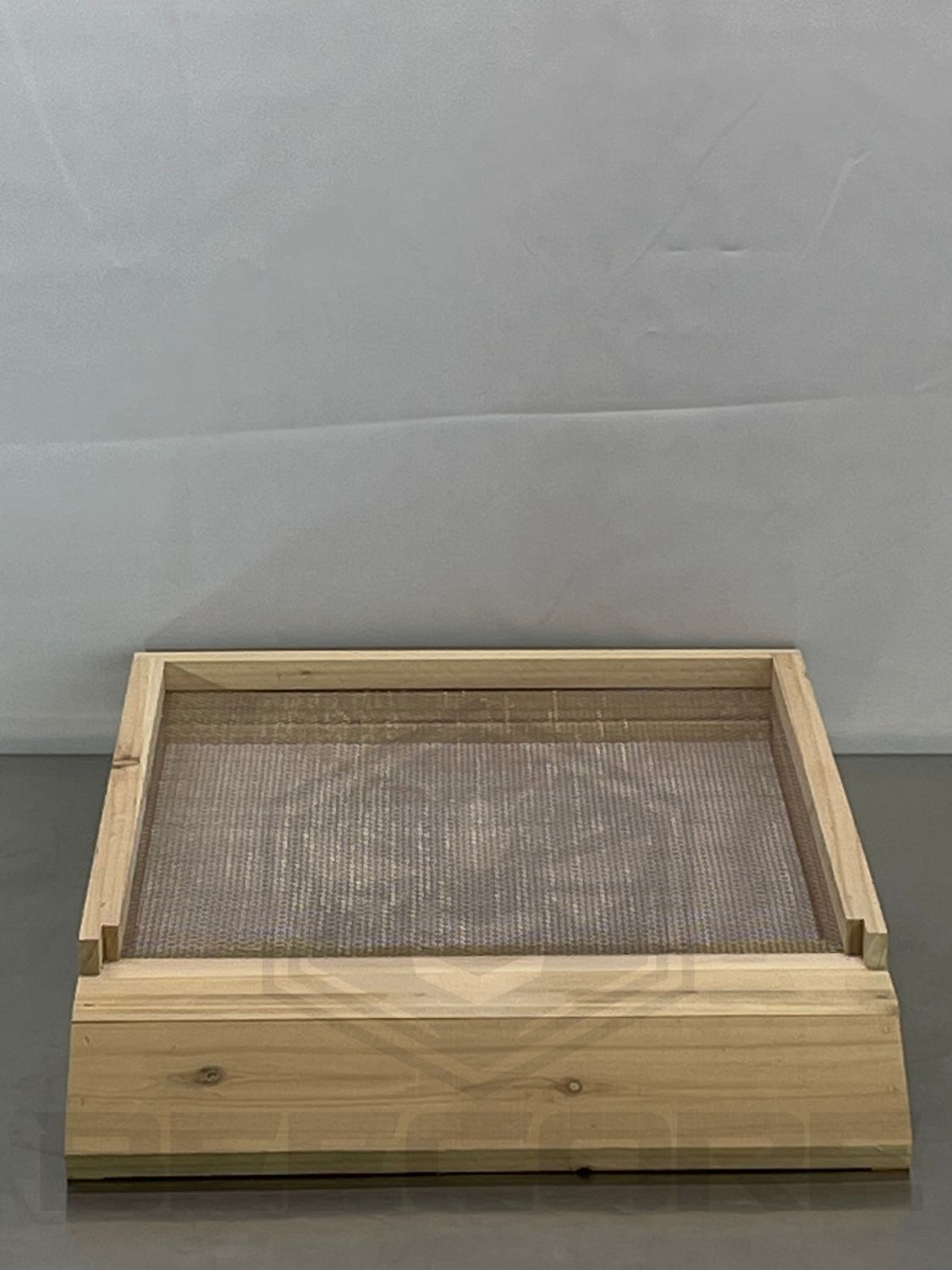 Screened Bottom Board with Landing Board