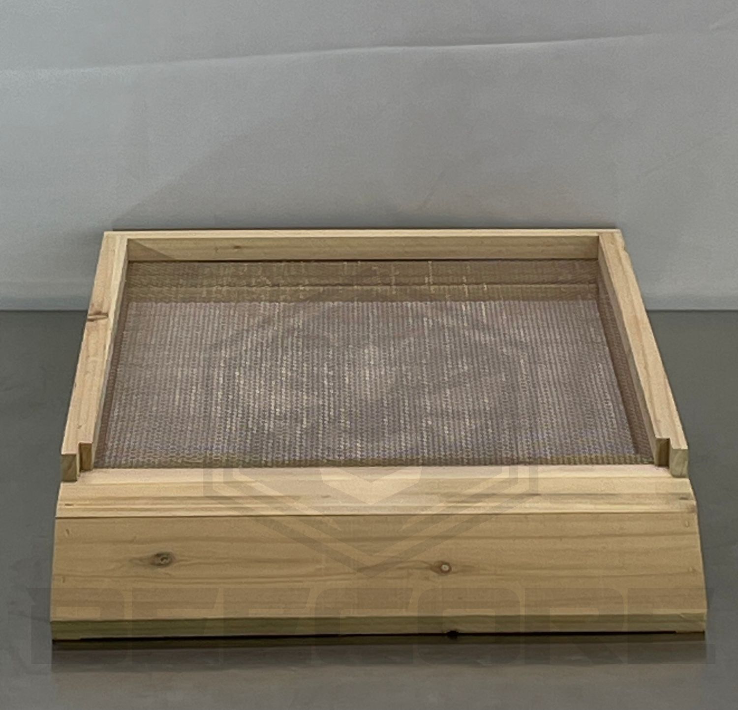 Screened Bottom Board with Landing Board