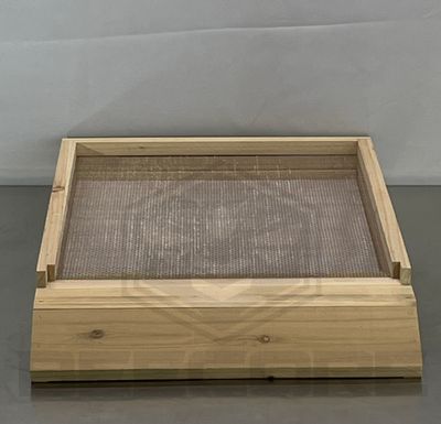 Screened Bottom Board with Landing Board