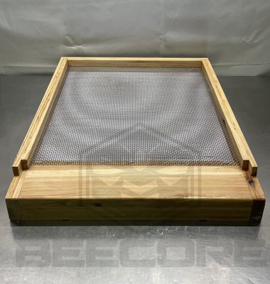Screened/Apinovar Premium Waxed Bottom Board