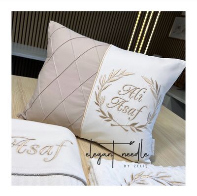 ​Beige Vintage Kissen - mit Stickmuster