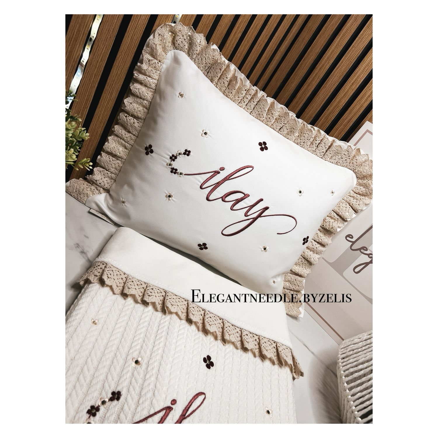​Coussin à Volants avec Dentelle