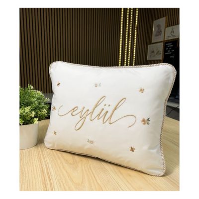 ​Modernes Kissen mit Kordeldetail