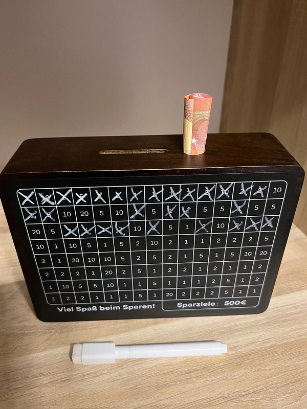 Spardose in Holzform