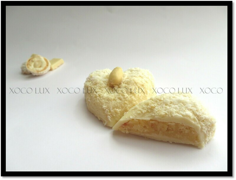 White Xoco, Almond and Coconut&#39;n&#39;Almond Cake