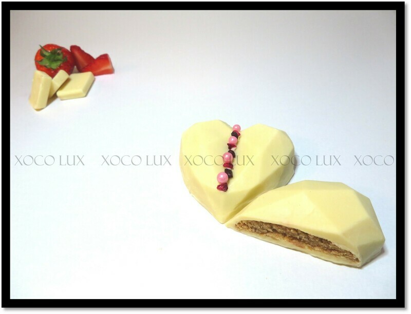 White Xoco &amp; Strawberry Cake