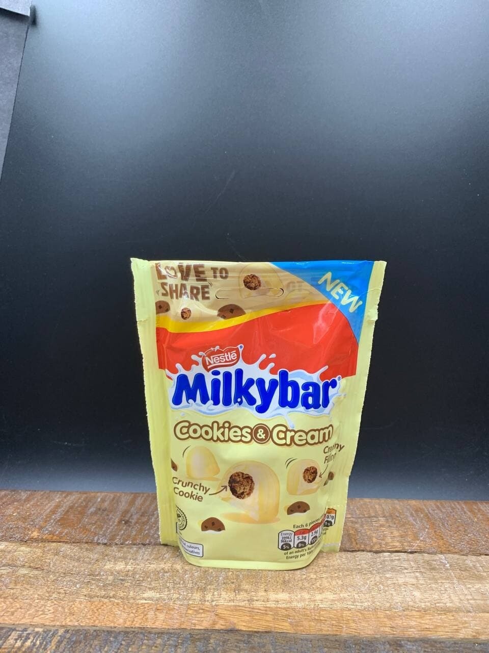 Milkybar Cookies & Cream 90g Pouch Bags