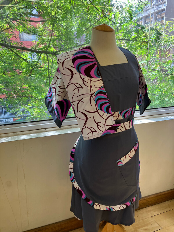 LAST IN STOCK! 
Dress uniform with pinwheels, with doek and apron, size 40 only