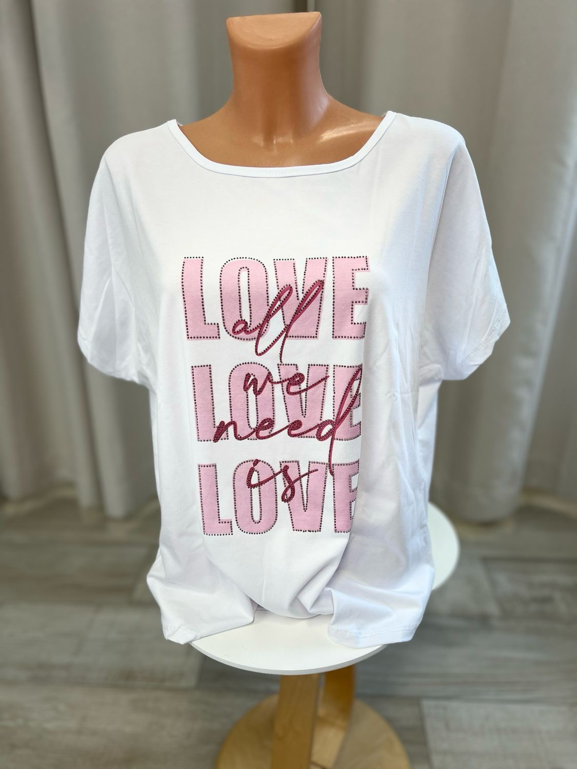 Shirt All we Need is Love