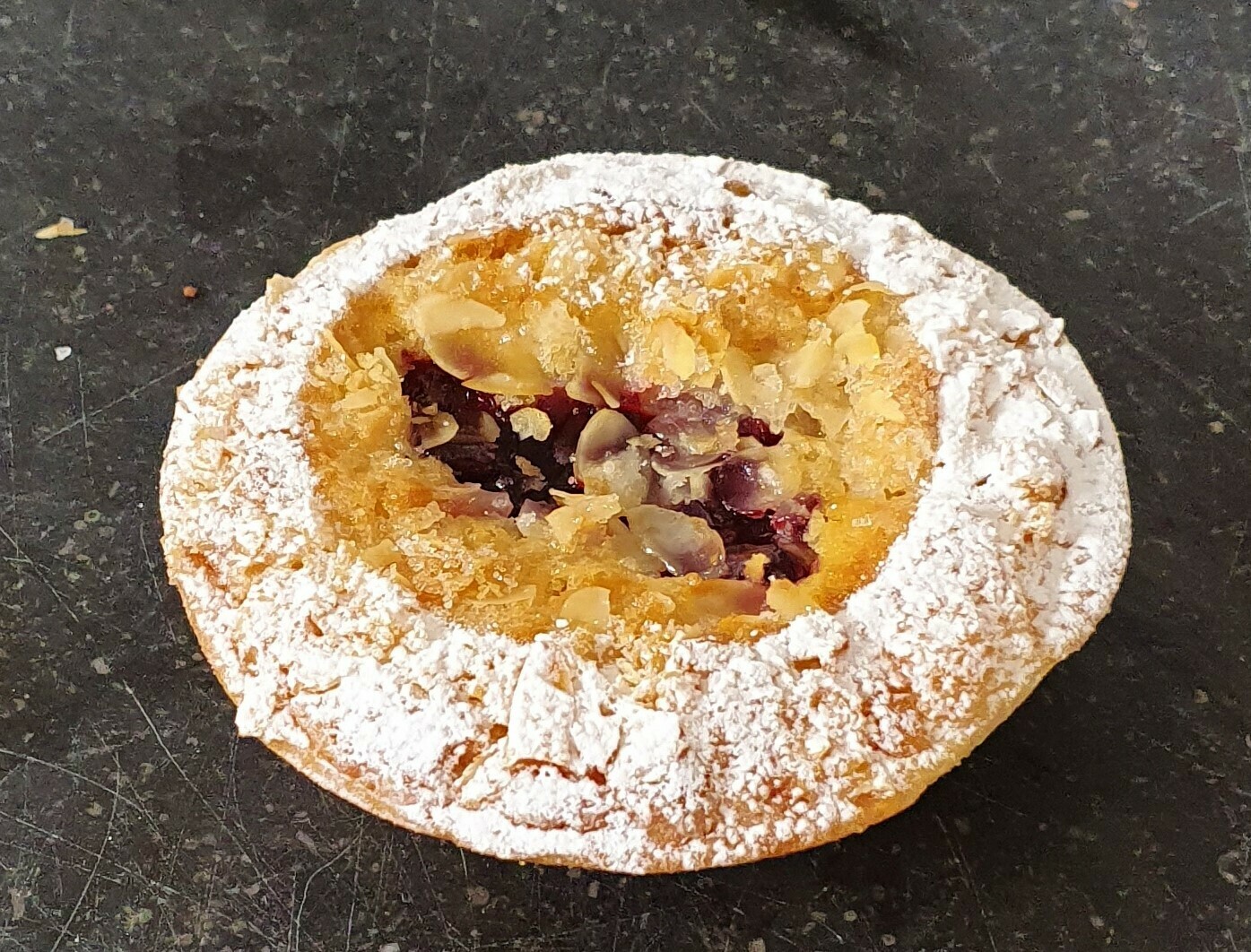Frangipane tartelet met kersen