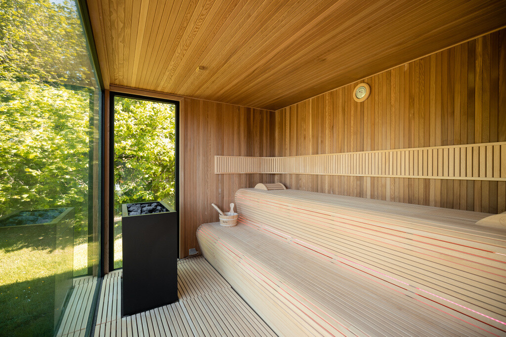 LUXURY Outdoor Sauna 245cm of 305cm