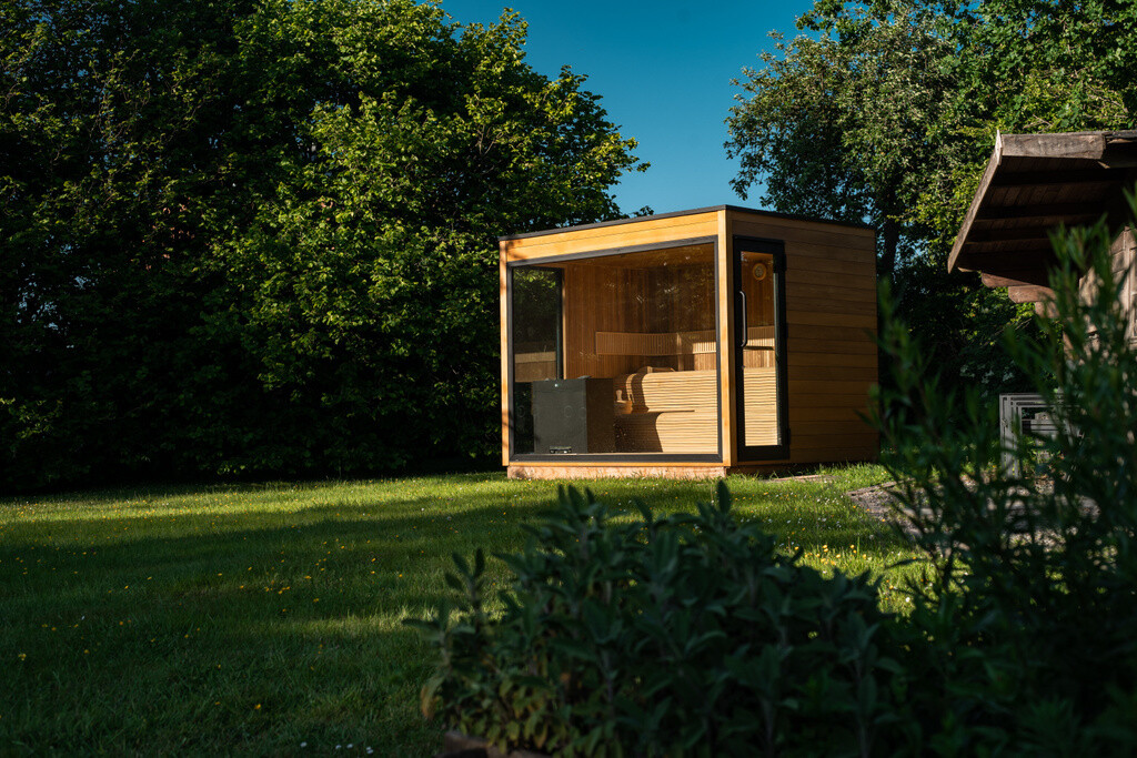 LUXURY Outdoor Sauna 245cm of 305cm