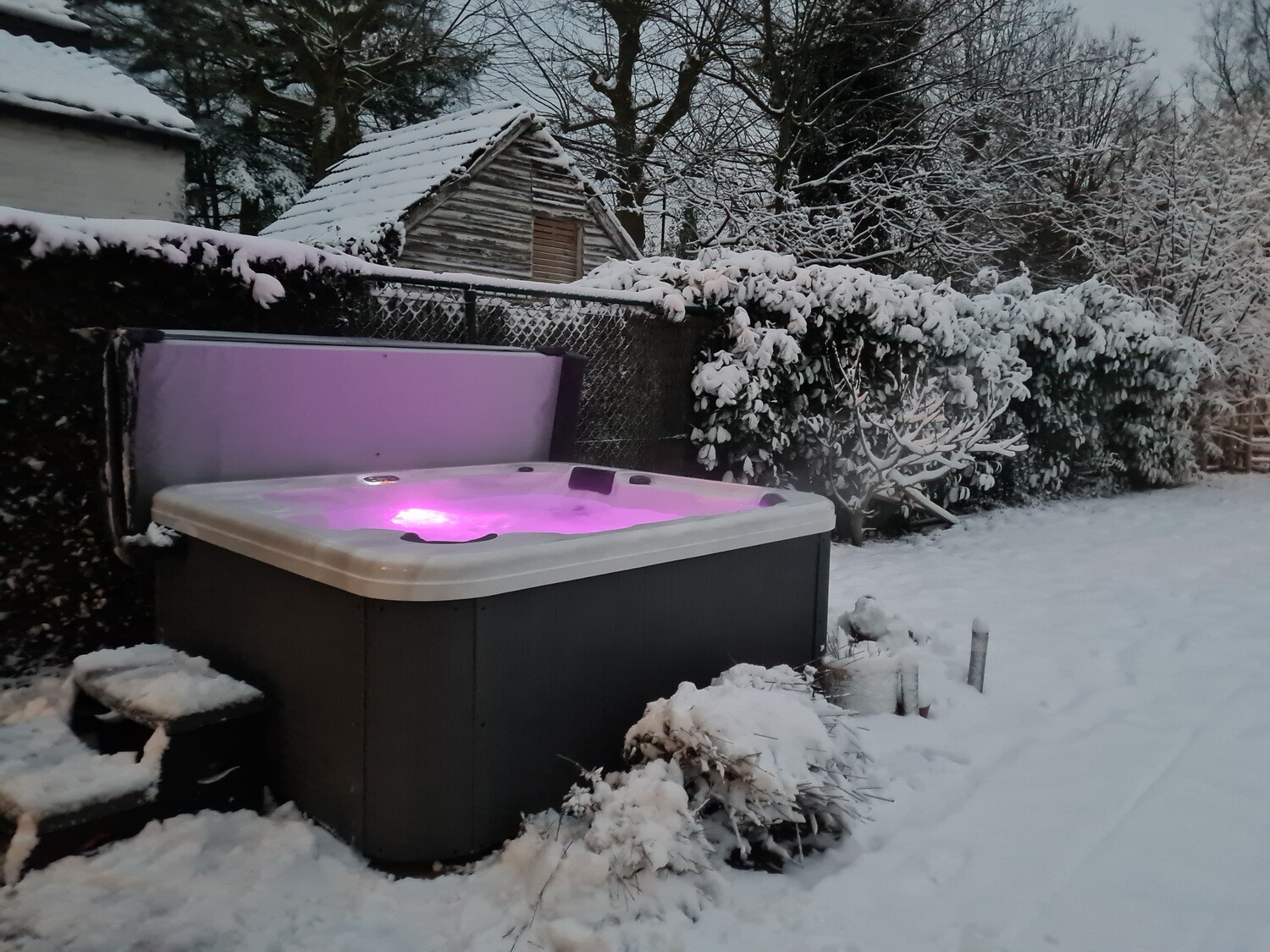 South Seas Spas 735L of B DX 35jets 213x213x91cm