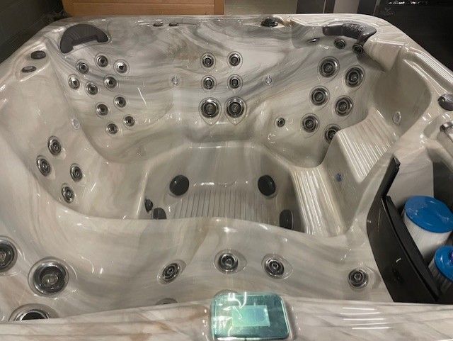 Island Spas Antigua 52jets 213x213x91 cm showroom model