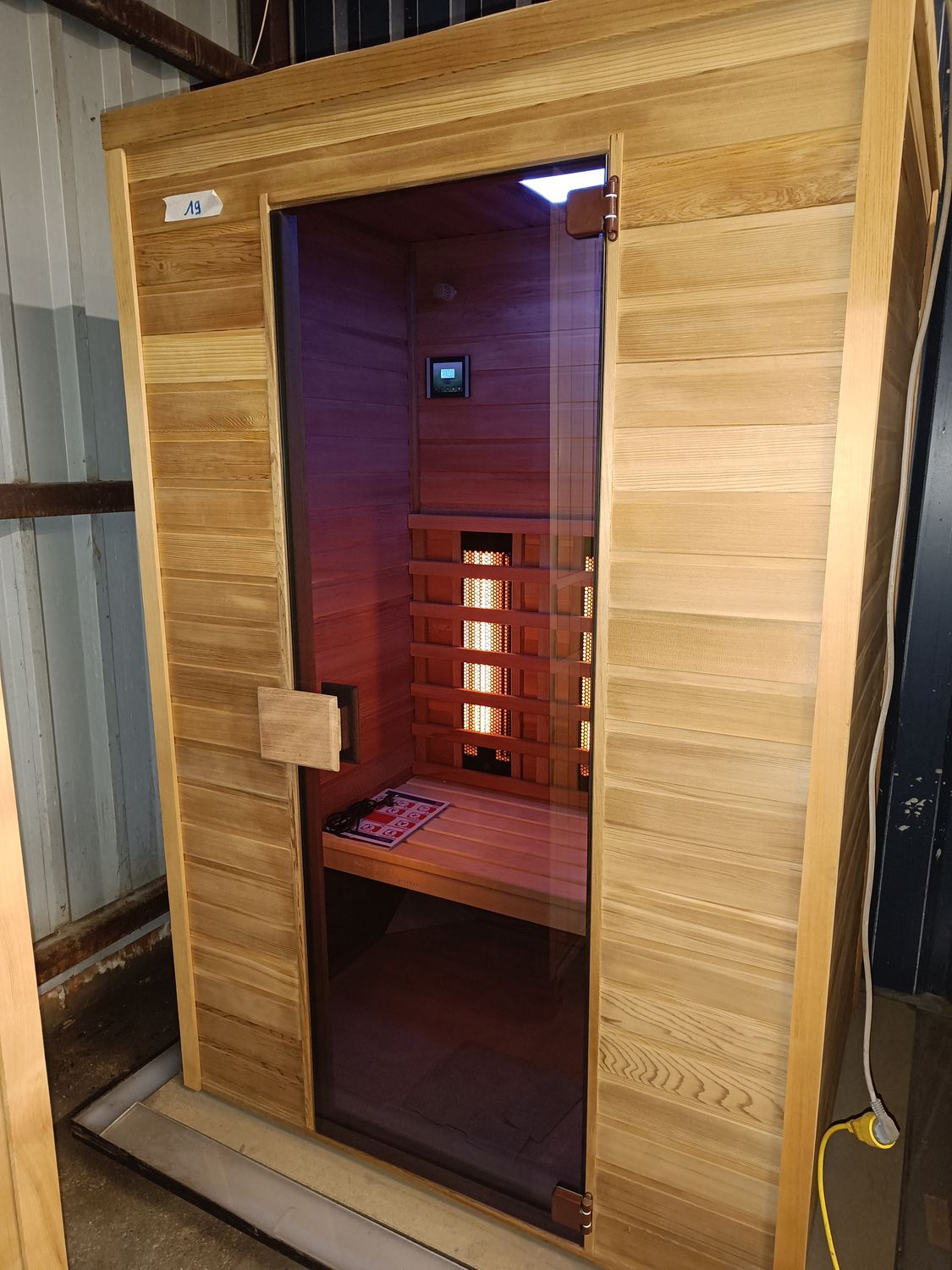 Sauna's en infraroodcabines toonzaalmodellen, reeds opgebouwd aan verlaagde prijs, diverse modellen!!!