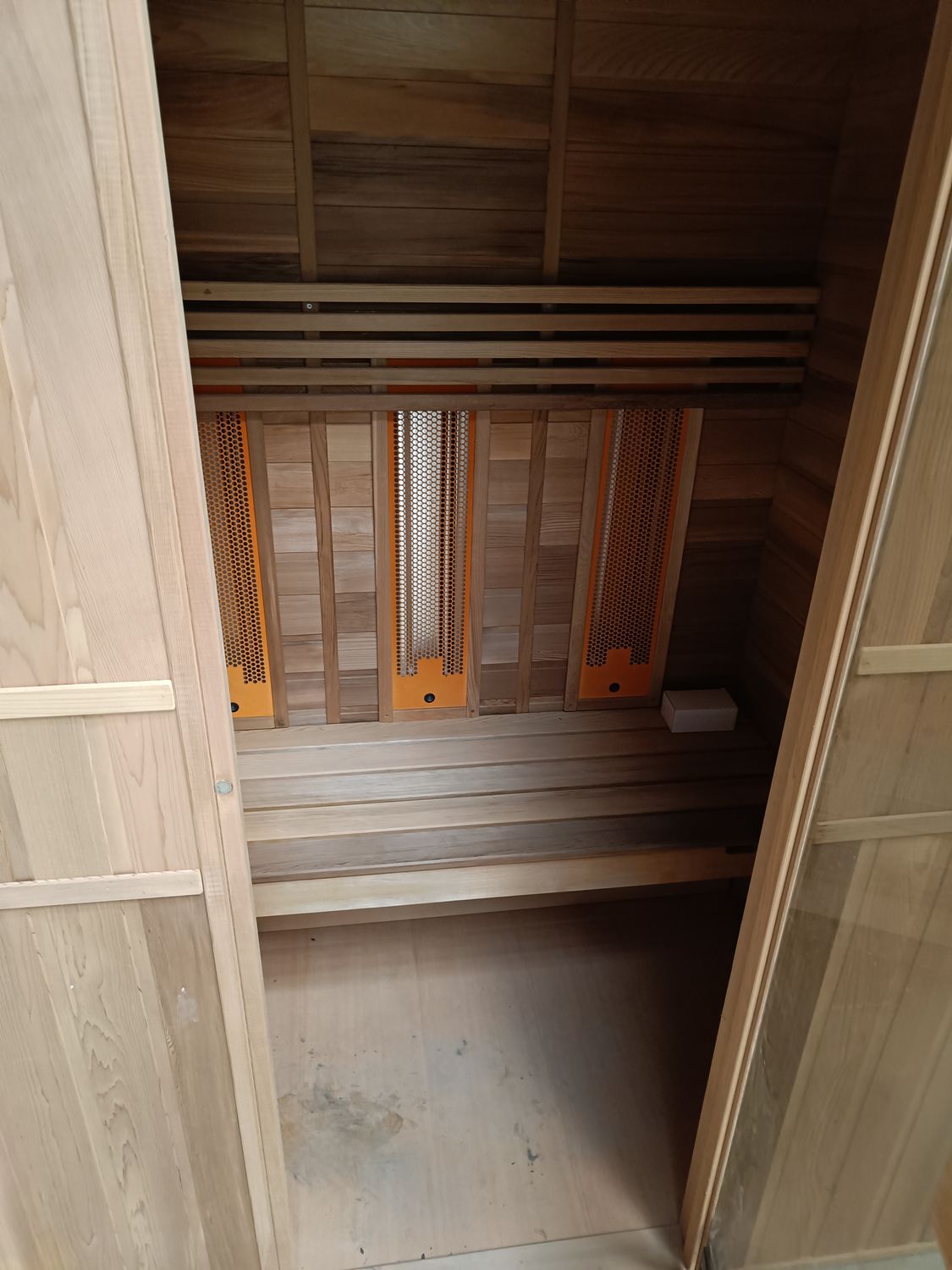 Sauna's en infraroodcabines toonzaalmodellen, reeds opgebouwd aan verlaagde prijs, diverse modellen!!!