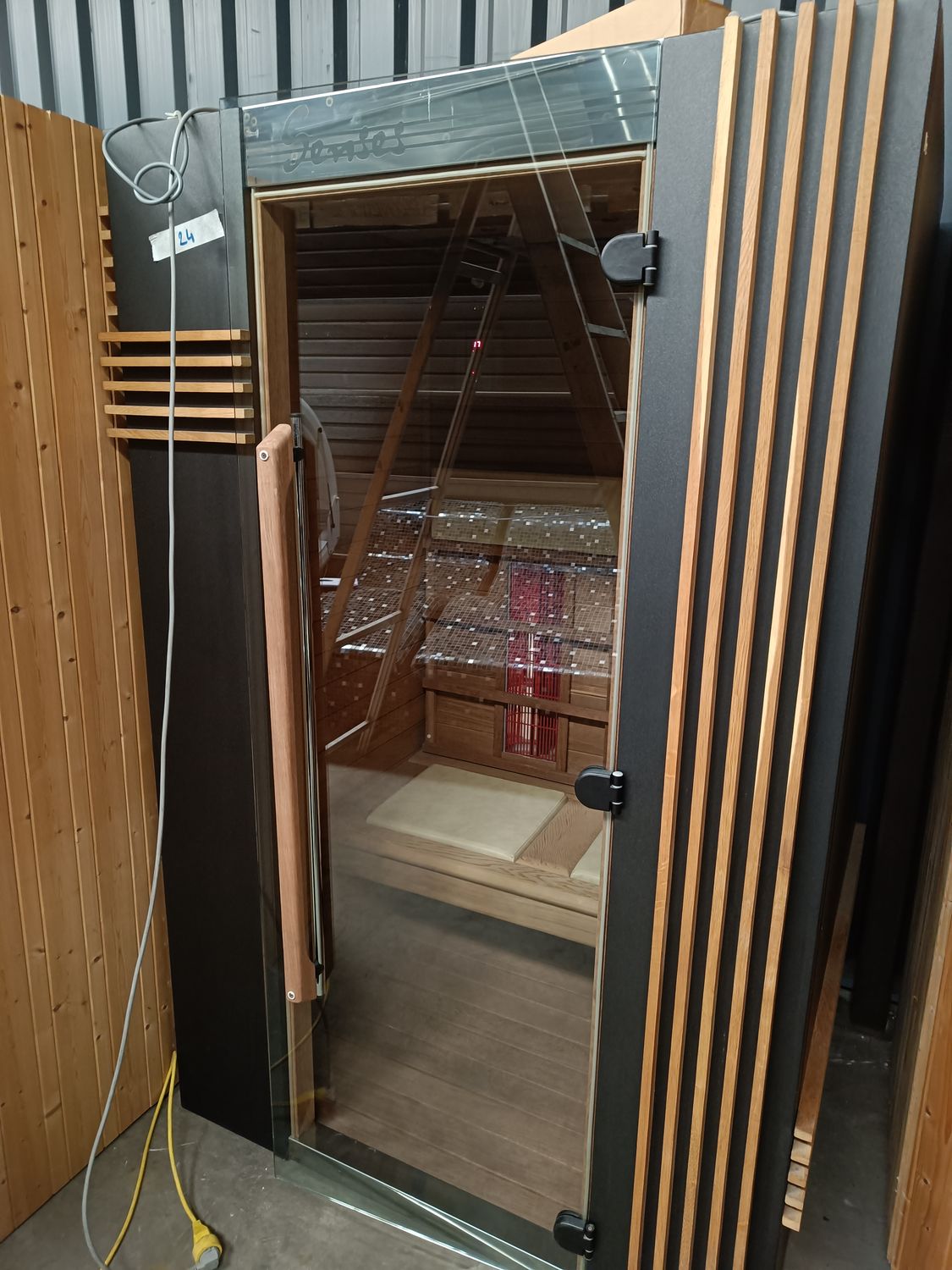 Sauna's en infraroodcabines toonzaalmodellen, reeds opgebouwd aan verlaagde prijs, diverse modellen!!!