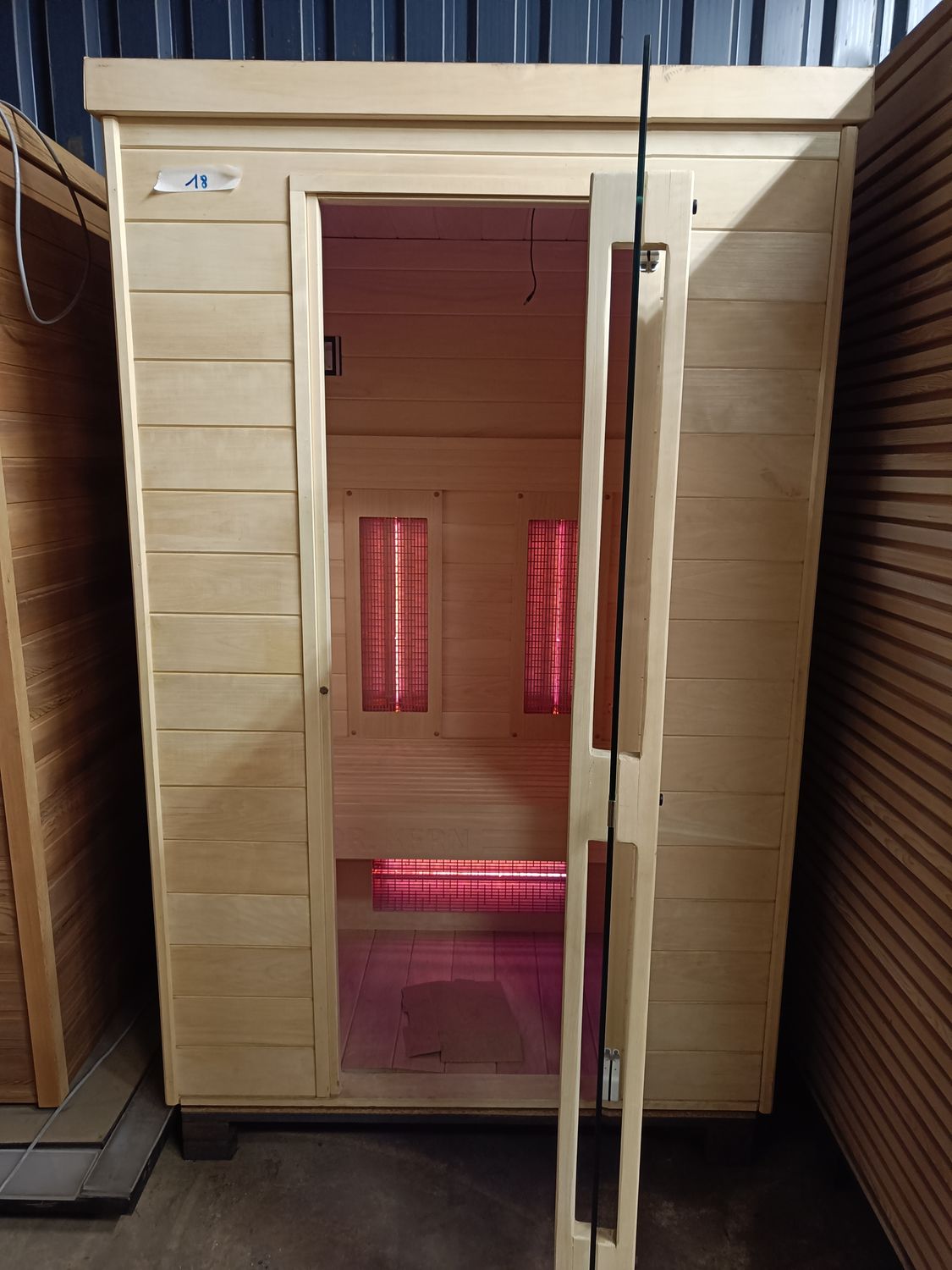 Sauna's en infraroodcabines toonzaalmodellen, reeds opgebouwd aan verlaagde prijs, diverse modellen!!!