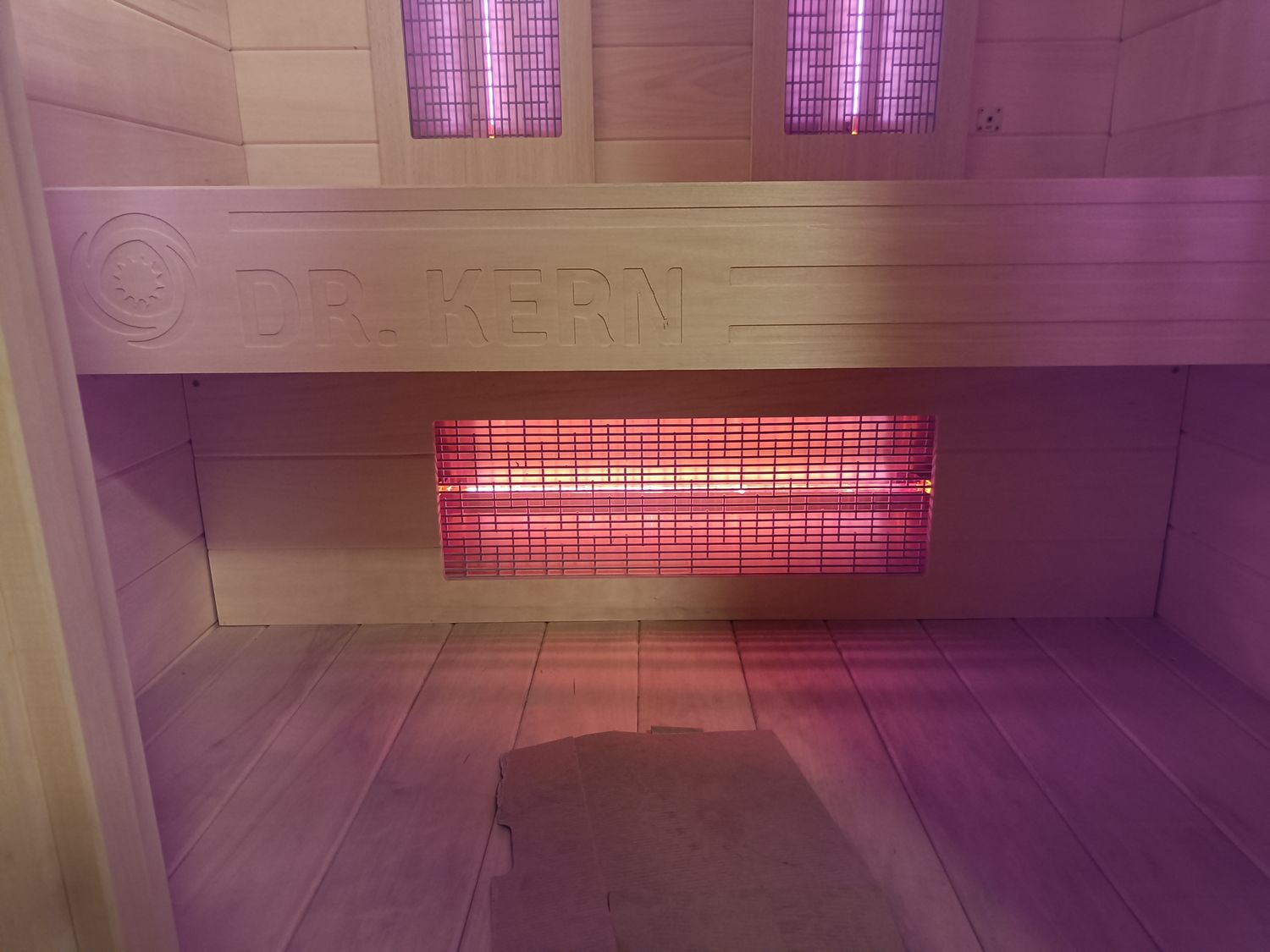 Sauna's en infraroodcabines toonzaalmodellen, reeds opgebouwd aan verlaagde prijs, diverse modellen!!!