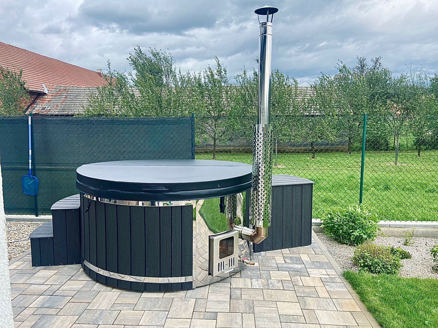 Hot tub ROUND IN ø200cm 5/6 personen met ingebouwde houtkachel