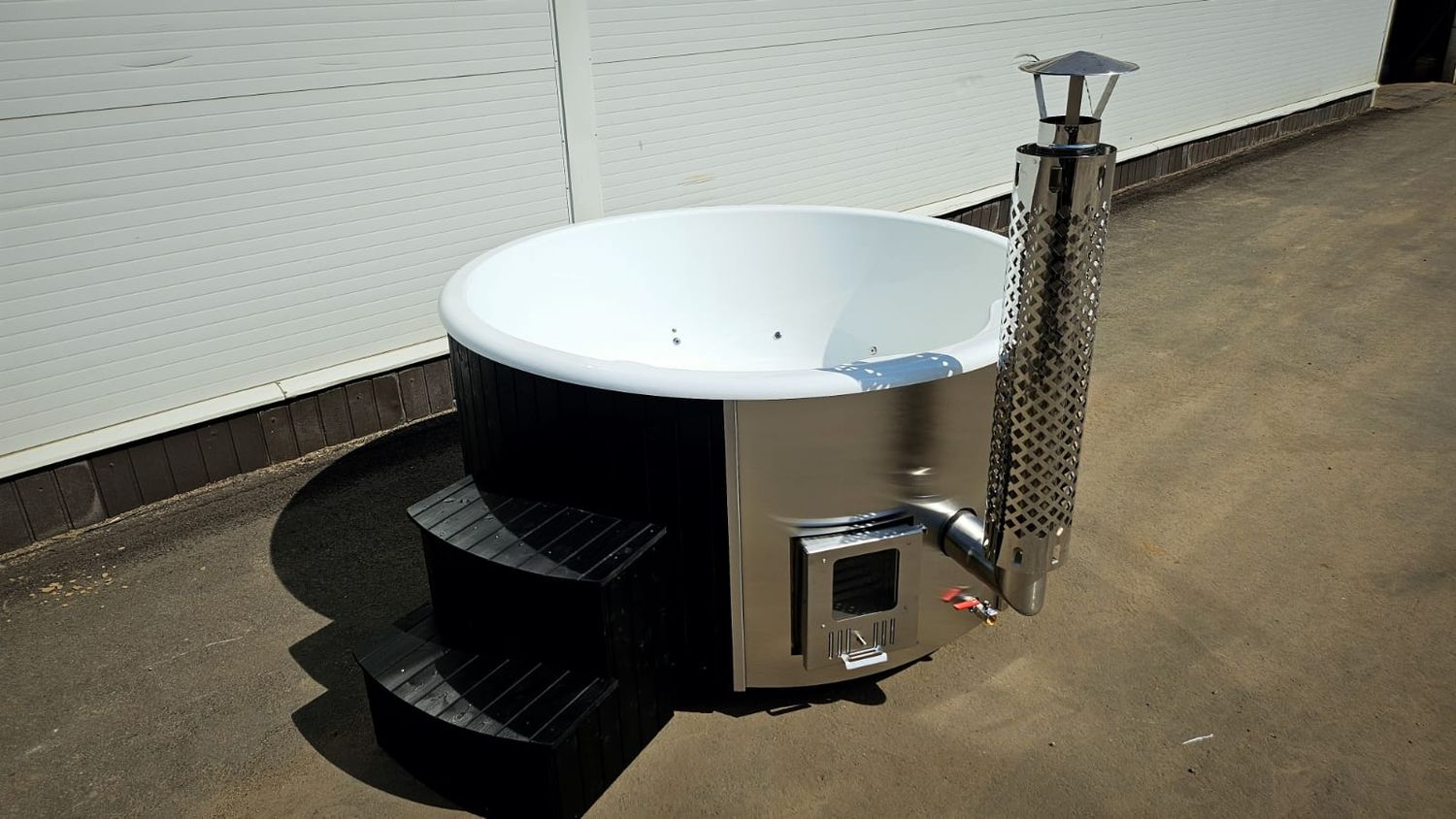 Hot tub ROUND IN ø200cm 5/6 personen met ingebouwde houtkachel