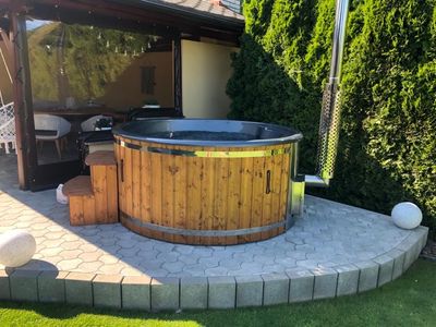 Hot tub ROUND IN XL ø225cm 6/7 personen met ingebouwde houtkachel