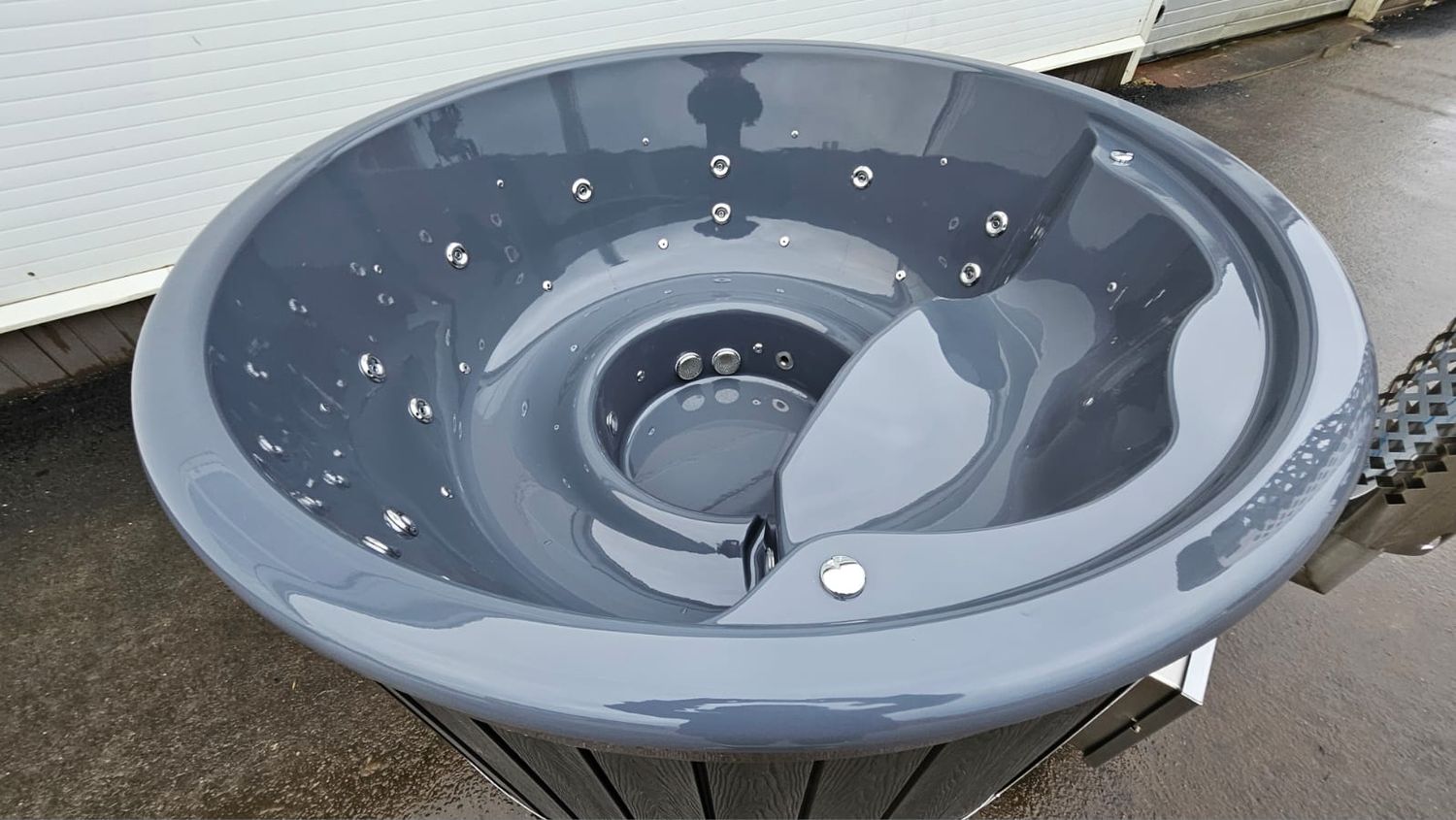 Hot tub ROUND IN XL ø225cm 6/7 personen met ingebouwde houtkachel