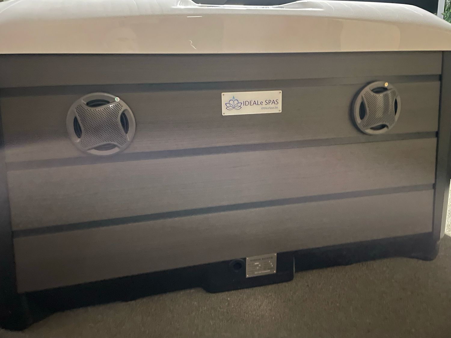 IDEALe SPAS PROMOTIE SPA MADRID43 214x165x88 43jets 3 pompen IDEALe SPAS PROMOTIE SPA MADRID43 214x165x88 43jets 3 pompen