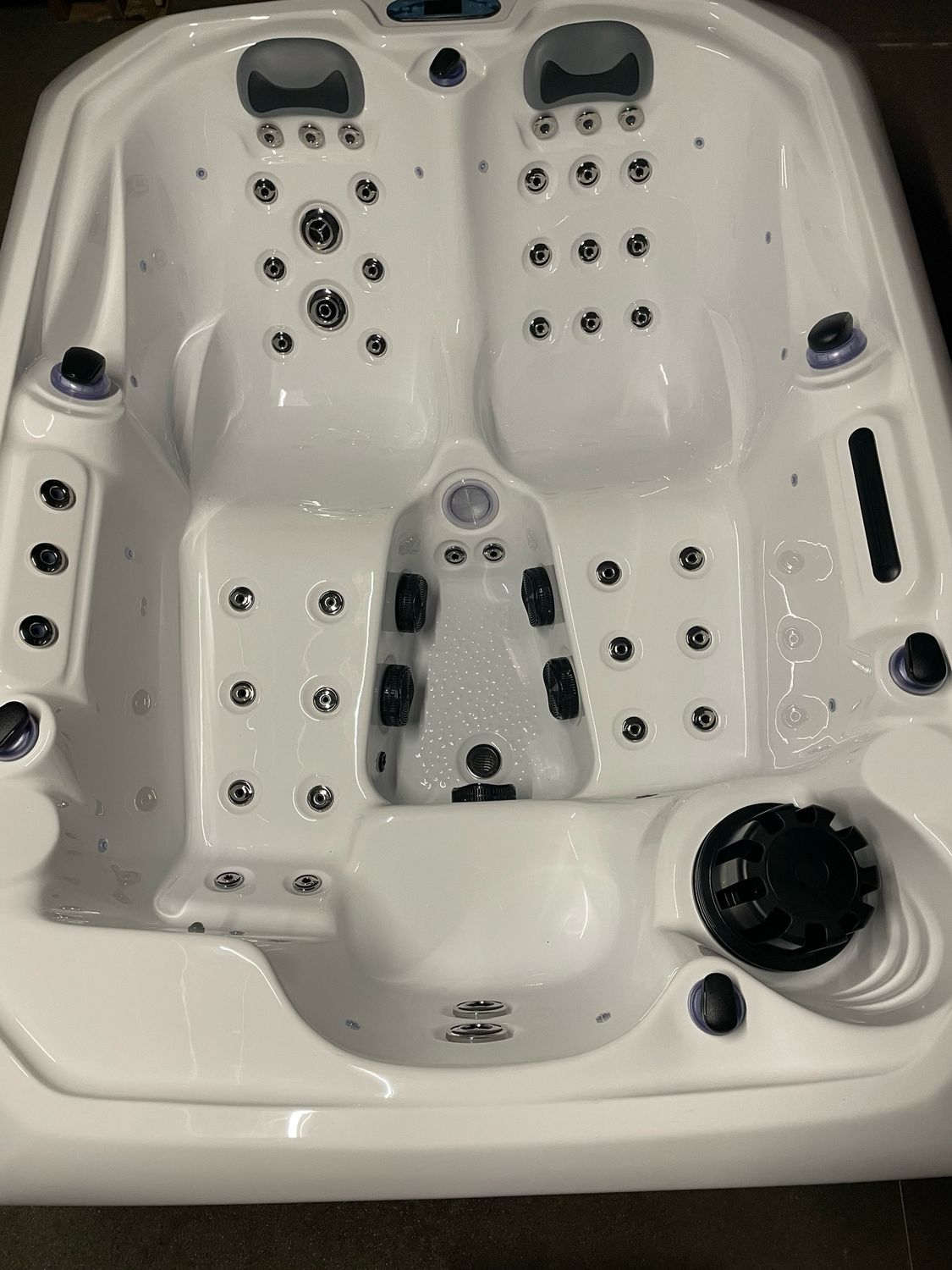 IDEALe SPAS PROMOTIE SPA MADRID43 214x165x88 43jets 3 pompen IDEALe SPAS PROMOTIE SPA MADRID43 214x165x88 43jets 3 pompen