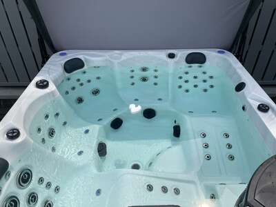 IDEALe SPAS AMOUR80 Limited Editie POWER+ 200x200x90 82jets 4pompen IDEALe SPAS AMOUR80 SILVER WHITE
