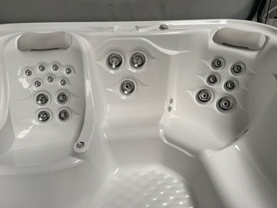 Hotspring Envoy Spa 236x231cm 3 pompen 2e kans