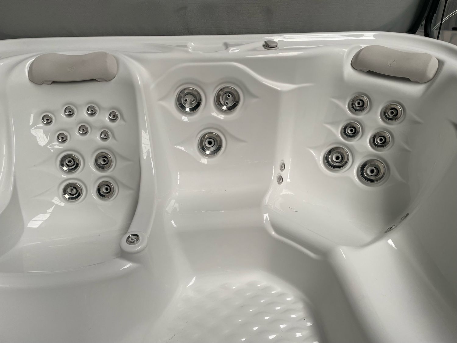 Hotspring Envoy Spa 236x231cm 3 pompen 2e kans