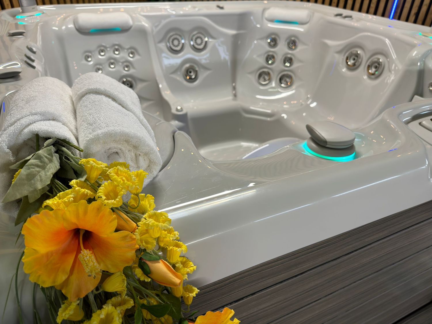 Hotspring Envoy Spa 236x231cm 3 pompen 2e kans